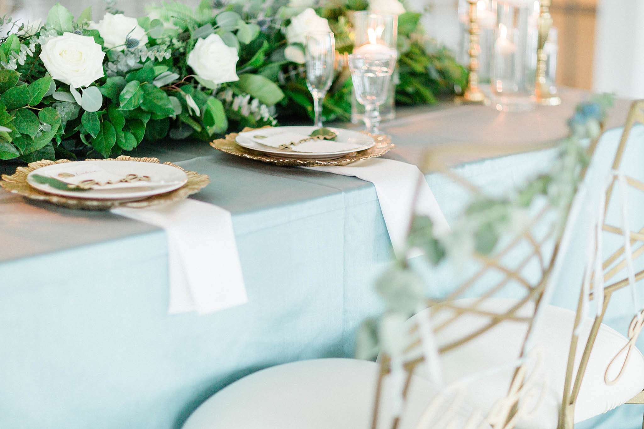 dusty blue and gold tablescape by leslie margarita a houston wedding photographer